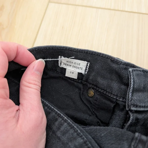 Madewell Women's High Rise Black Denim Shorts - Picture 6 of 11